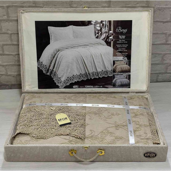 Покрывало EFOR в сундучке BENGI 240*260 с наволочками 2 шт.(50*70) капучино (CAPI)