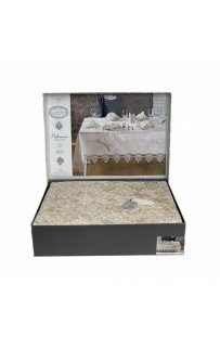 Скатерть Карвен "PETRANA" 160*260 велюр с кружевом M 795 cappuccino/капучино